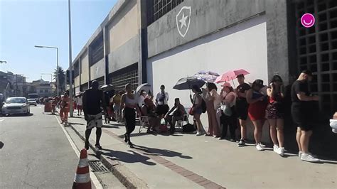 Vídeo Fãs fazem fila horas antes do show do RBD no Estádio Nilton