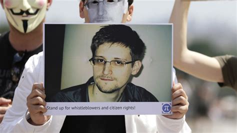 Snowden may be granted entry to Russia Wednesday — RT World News