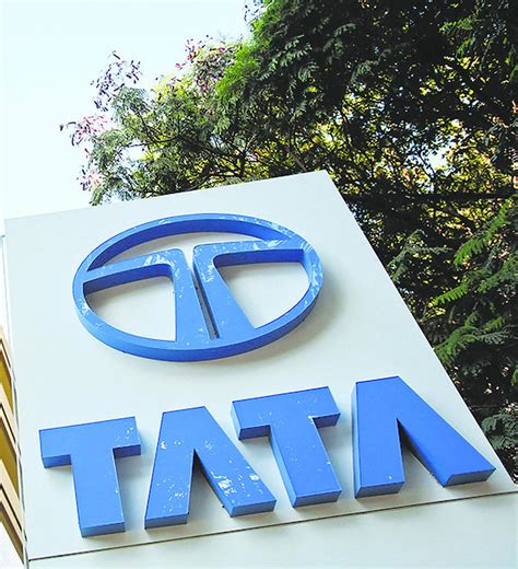 Tata Motors Launches Indias First Cng Powered Trucks With Advance