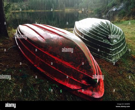 Dinghy Upside Down Hi Res Stock Photography And Images Alamy