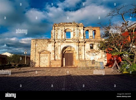 Las ruinas de la iglesia y convento de la Compañía de Jesús Antigua