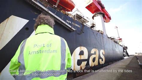 Met Chirurgische Precisie De Sluis Van Port Of Amsterdam Door YouTube