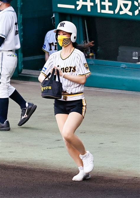 大阪 虎之介 𝑻𝒐𝒓𝒂𝒏𝒐𝒔𝒖𝒌𝒆 𝑶𝒔𝒂𝒌𝒂 On Twitter 2022年5月25日 阪神タイガース 甲子園球場 タイガースガールズ ボールガール Kana Cosmo 阪神