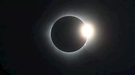 Las espectaculares fotos que dejó el eclipse solar total en América del