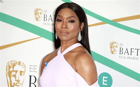 Angela Bassetts Net Worth How Much Does The Black Panther Actress Make