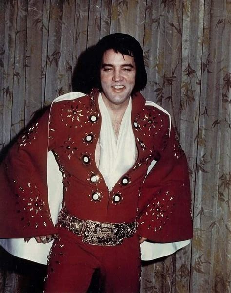 January 1972 Elvis In His Las Vegas Suite Modelling His New Pinwheel Jumpsuit Elvis Presley