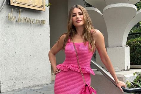 Sofia Vergara Thrills Fans As She Shows Off Her Beautiful Curves In Tight Pink Dress Daily Star