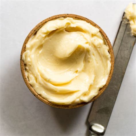 5 Minute Whipped Honey Butter Recipe