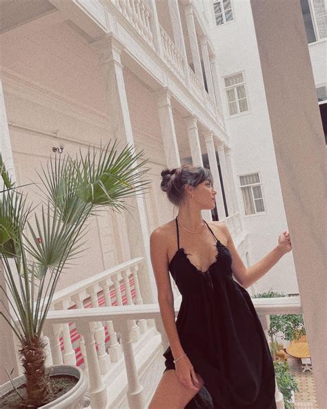 Hande Erçel rocked social media with her deep neckline black dress! The ...