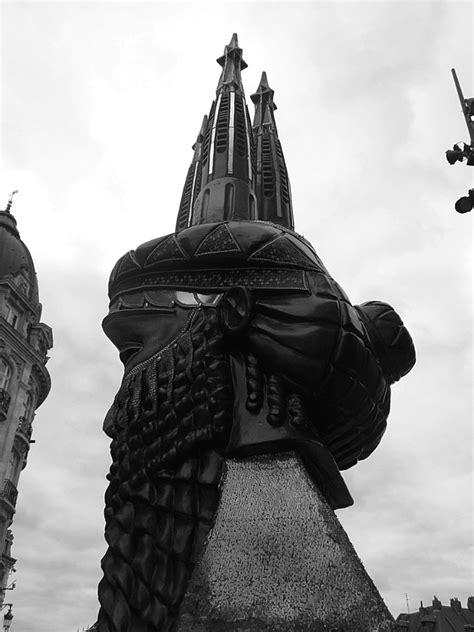 Lille rue Faidherbe l un des totems brésiliens installé Free