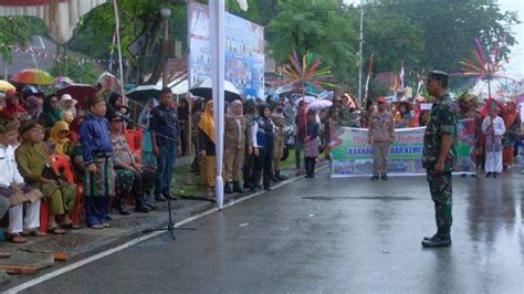 Sempat Diguyur Hujan Karnaval Kemerdekaan Di Selatpanjang Berlangsung