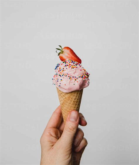 Top 96 Pictures Hand Holding Ice Cream Cone Full HD 2k 4k