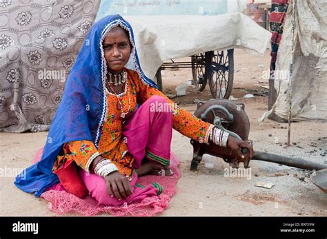 Lohar Woman Fotos Und Bildmaterial In Hoher Auflösung Alamy