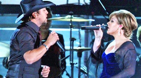 Jason Aldean And Kelly Clarkson Perform Their Heartbreaking Duet Dont