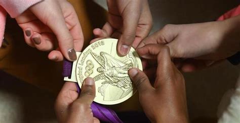 Jo 2024 Dessinées Par Chaumet Les Médailles Olympiques De Paris