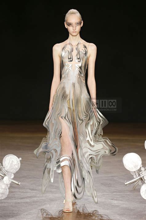 Iris Van Herpen Couture Fashion Show Collection Fall Winter