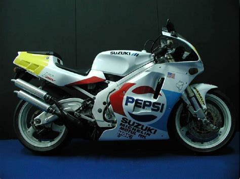 Suzuki Suzuki RGV 250 Gamma - Moto.ZombDrive.COM