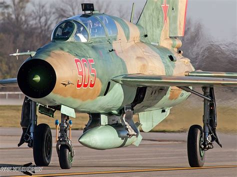 Mikoyan Gurevich MiG 21UM N317DM 905 Fighter Jets Fighter Planes