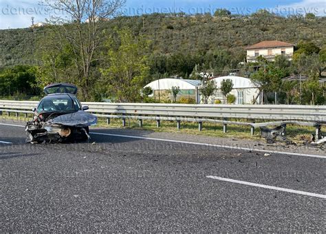 Incidente Stradale Lungo LA2 Del Mediterraneo A Battipaglia Auto Si