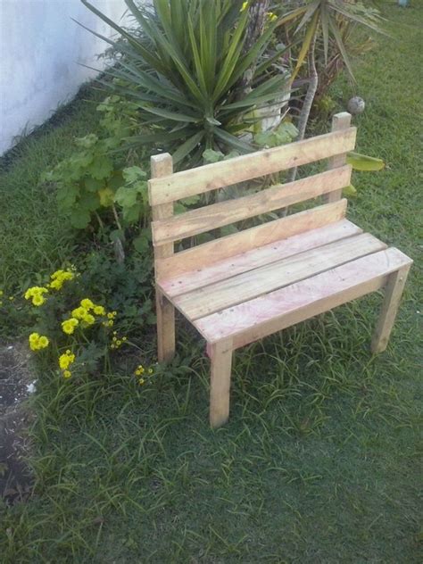 DIY Garden Bench with Wood Pallets | Pallet Ideas