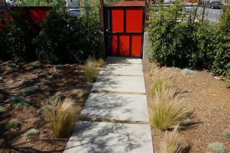 Rosewood Wire Mesh Fencing With Gates Contemporary Landscape Los Angeles By Harwell