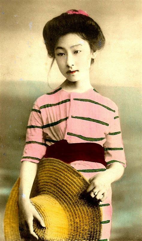 37 Rare Color Photos Of Young Japanese Girls Posing In Bathing Suits From The Early 20th Century