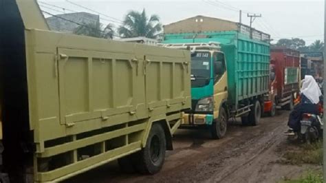 Cerita Macet Horor Jam Di Jambi Truk Batu Bara Jadi Biang Kerok