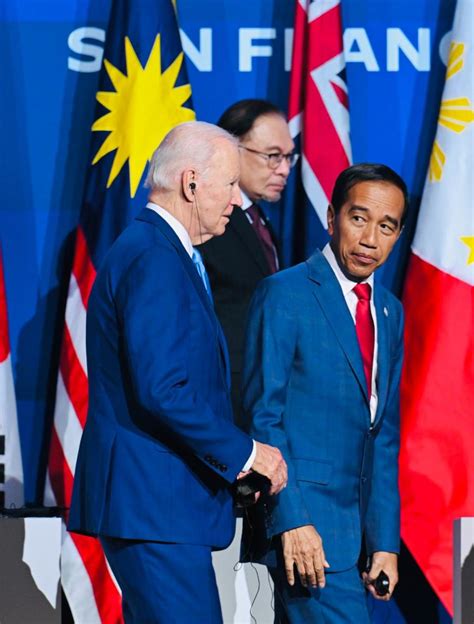 Presiden Joko Widodo Memberikan Sambutan Di Depan Para Kepala Negara