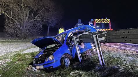 Auto fährt bei Sondershausen gegen Leitplanke junge Frau stirbt