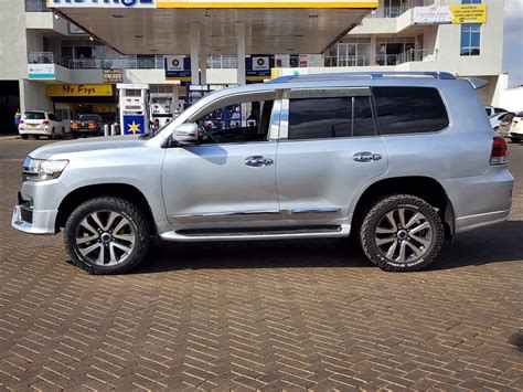 Toyota Land Cruiser V8 Diesel Sunroof Pay 50 Exclusive Chapchap Market