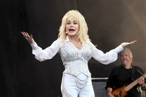 Dolly Parton Net Worth 2025 From Music Dollywood Acting Parade