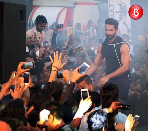 PICS: Shahid Kapoor steals the thunder on stage with his dance ...