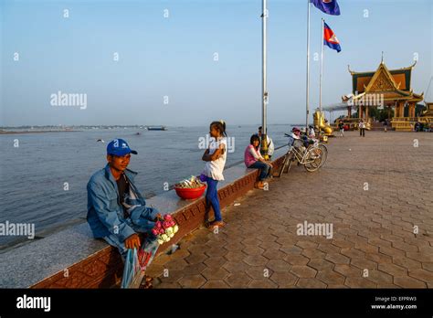 Tonle sap promenade phnom penh Banque de photographies et dimages à