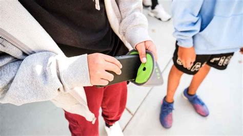 Un Cinturón De Castidad Para El Smartphone El Invento Para Que Los Niños No Usen El Móvil