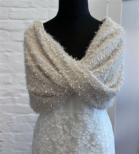 BE INFINITY LOOP NUDE Moderne Minimalistische Brautkleider Mit Urbanem Chic Und Klaren