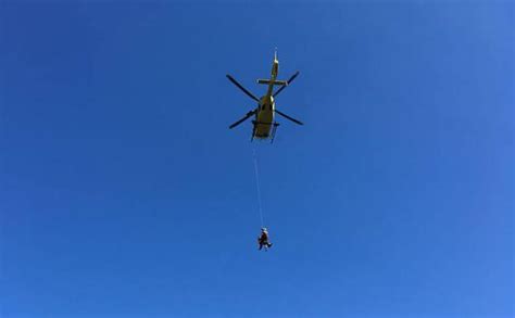 Trasladan en helicóptero al hospital de Avilés a un peregrino herido en