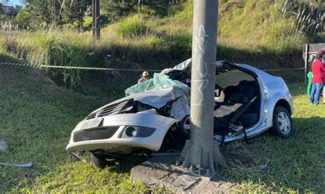 M E E Filho Sofrem Acidente De Carro No Contorno Norte