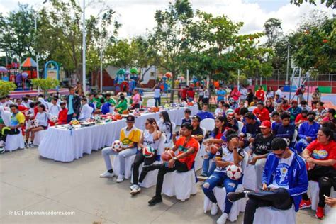 Movimiento Deportivo Alexis Arg Ello Entrega Uniformes Y Materiales