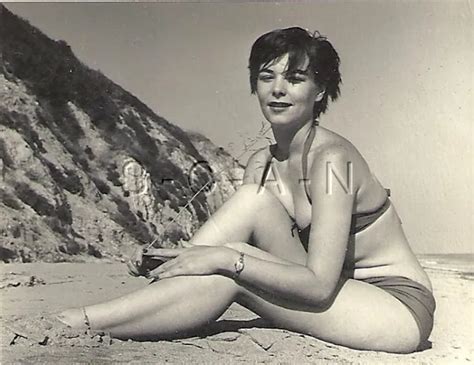 ORIGINAL VINTAGE AMATEUR Semi Nude 1940s 60s RP Brunette Beach