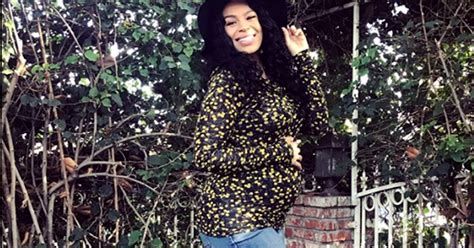 Jordin Sparks shows off her growing baby bump