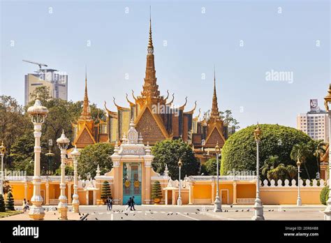 Wat Preah Keo Morakot Or Silver Pagoda Phnom Penh Cambodia The