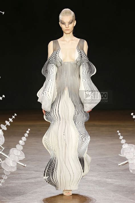 Iris Van Herpen Couture Fashion Show Collection Fall Winter