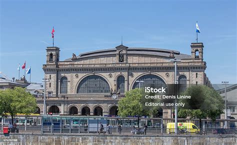 Zurich Main Railway Station Facade Stock Photo - Download Image Now ...