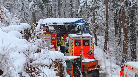 Berchtesgaden Bayern T Dlicher Unfall Lkw Kommt Von Schneeglatter