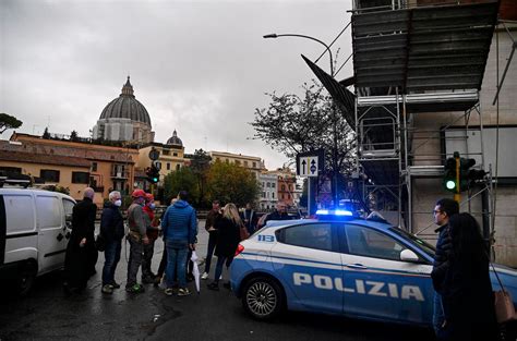 Roma Incidenti Sul Lavoro Operaio Cade Da Unimpalcatura E Muore FOTO