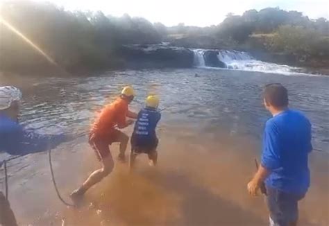 Trag Dia Na Cachoeira Da Mulata Adolescente De Anos Morre Afogado