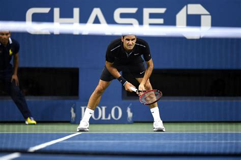 Federer Returns Serve Tennis Life