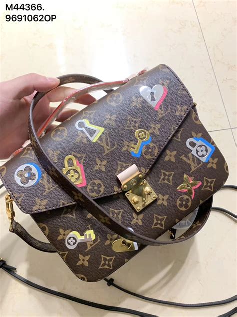 Louis Vuitton Lv Small Metis Woman Cross Body Shoulder Bag Monogram