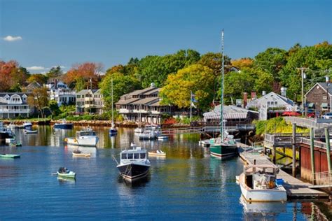 11 Beautiful Southern Maine Lighthouses To Visit This Year