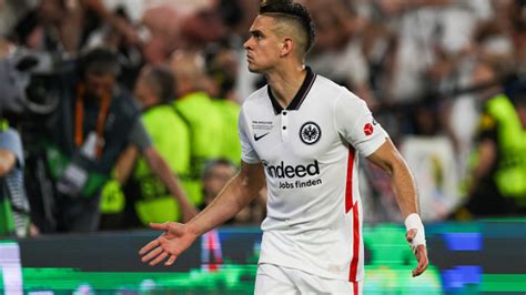 Rafael Santos Borré gol y campeón de la Uefa Europa League con el